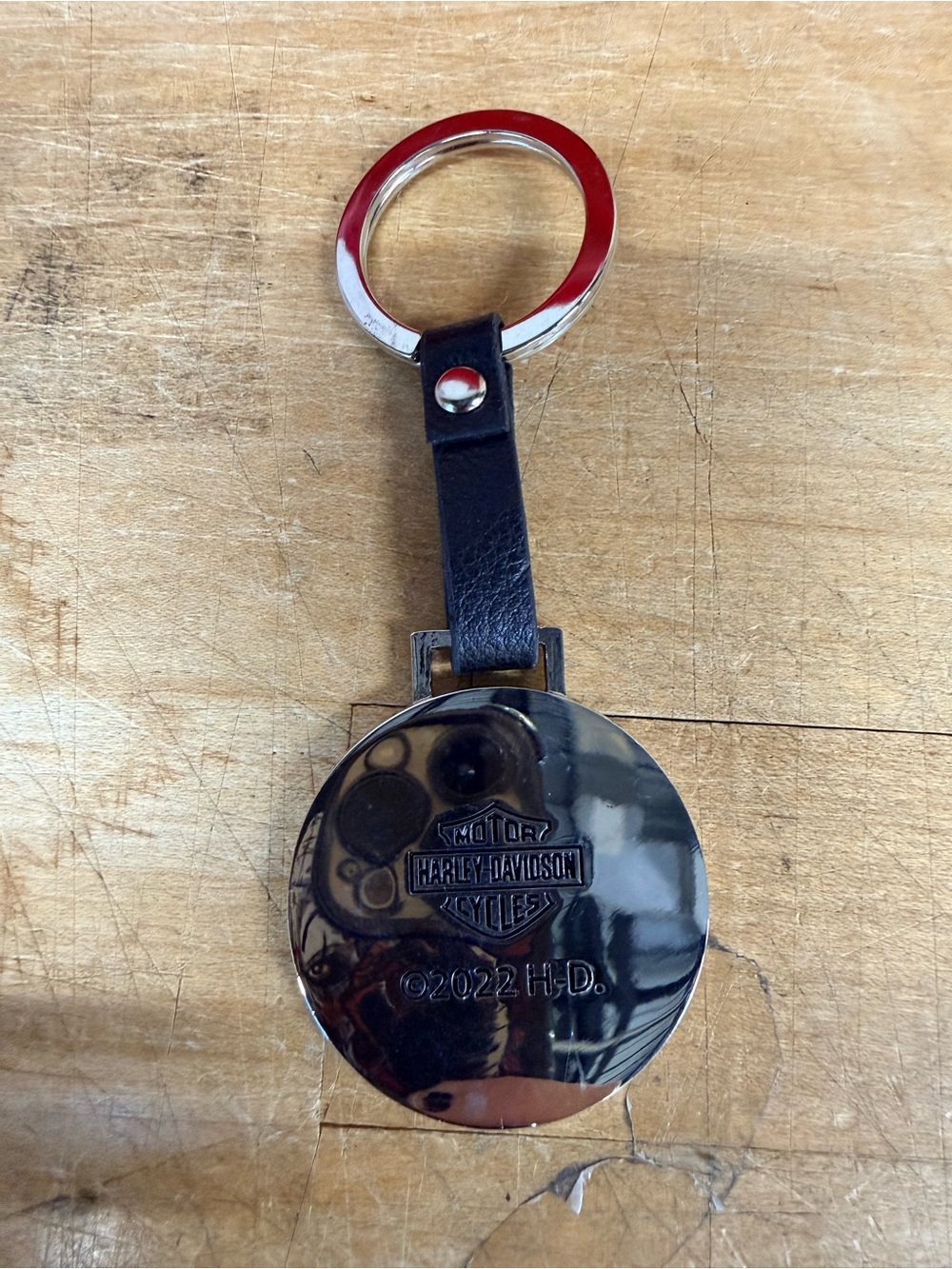 Harley Davidson  Black Leather Round Keychain with Metal Ring - Picture 2 of 2